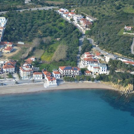 Hotel Korakakis Beach フィニクーダ エクステリア 写真